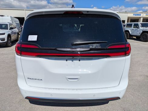 New 2026 Chrysler Pacifica Pinnacle image 5