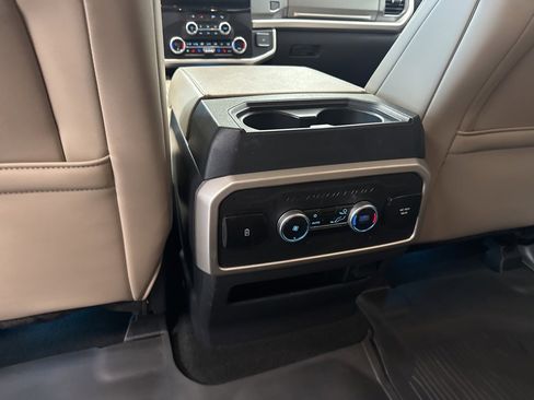 Used 2024 Ford Expedition XLT image 14