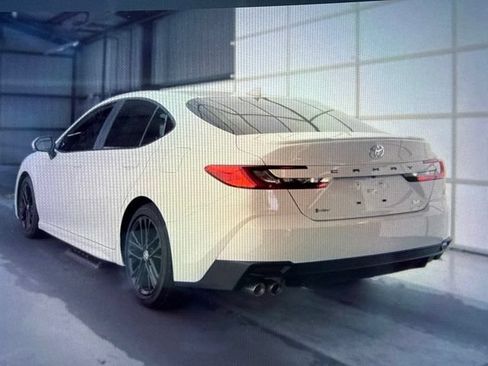 Used 2026 Toyota Camry SE FWD image 4