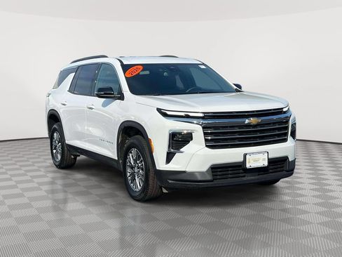Used 2026 Chevrolet Traverse LT AWD/4WD image 1