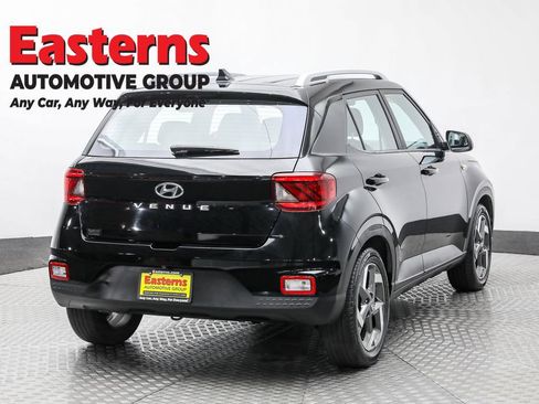Used 2022 Hyundai Venue SEL image 5