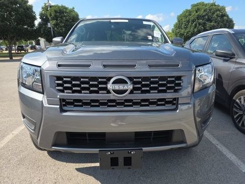 Used 2025 Nissan Frontier SV RWD image 2