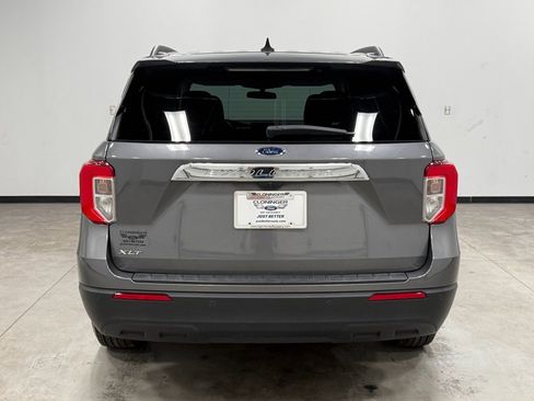 Used 2023 Ford Explorer XLT image 7