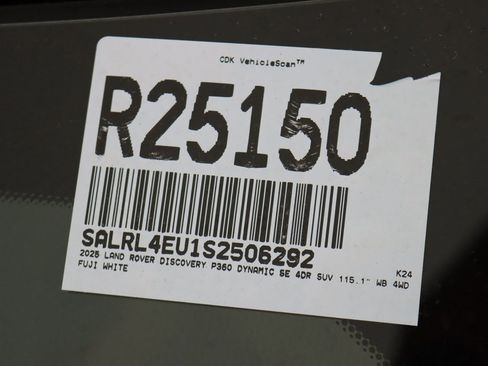 Used 2025 Land Rover Discovery Dynamic SE image 33