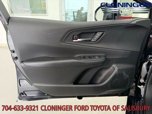 New 2025 Toyota Prius Plug-In Hybrid image 30