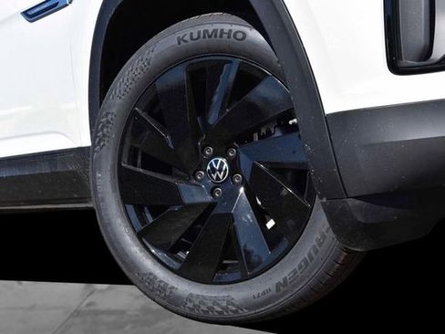 New 2026 Volkswagen Atlas Cross Sport SE image 3