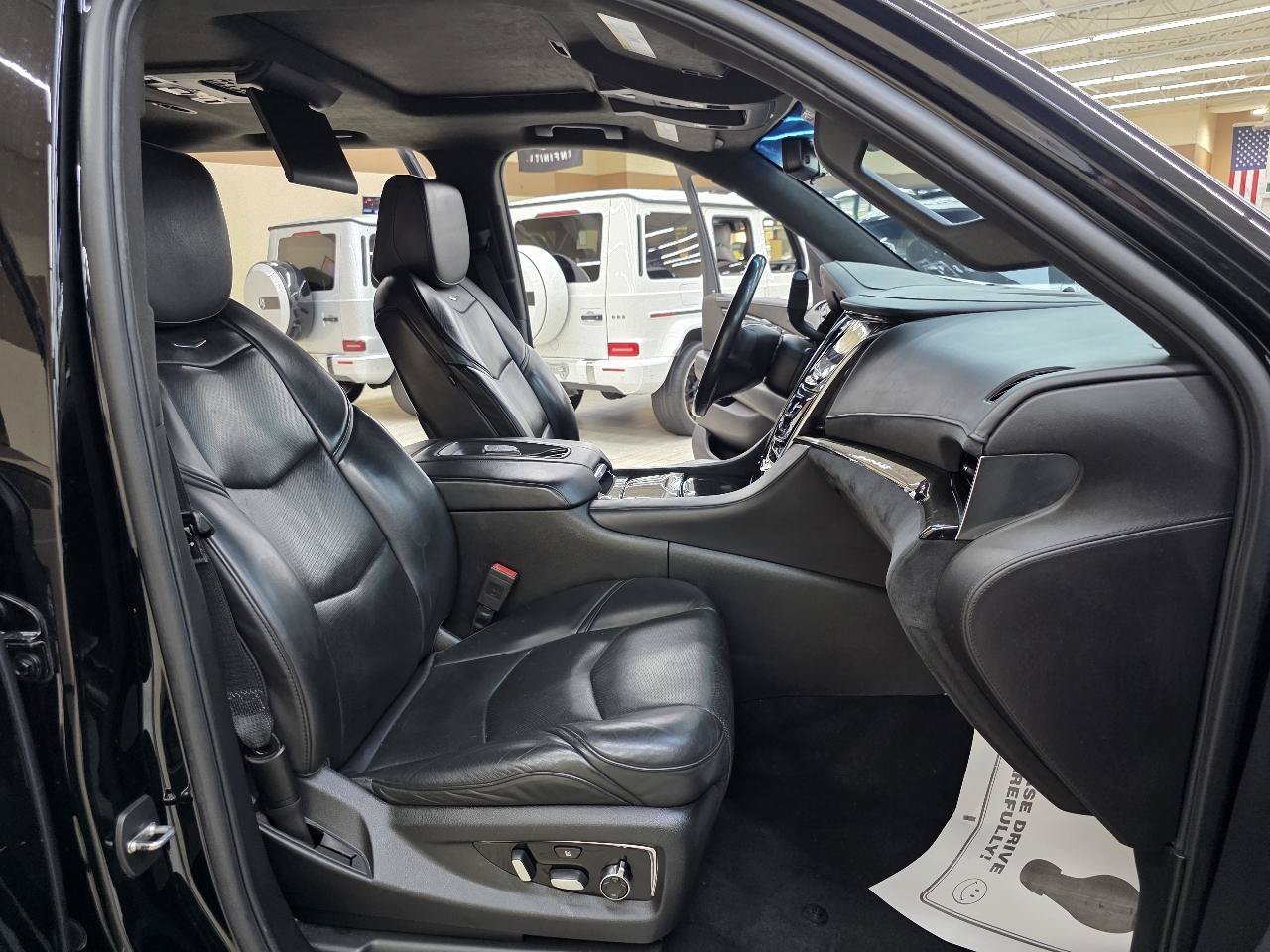 Used 2018 Cadillac Escalade ESV Platinum AWD/4WD image 23