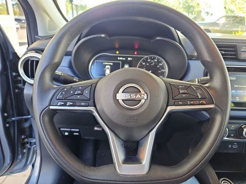 Used 2023 Nissan Versa SV image 10