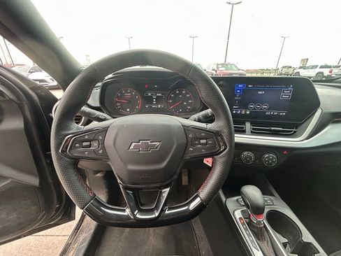 Used 2025 Chevrolet Trax RS w/ Sunroof Package FWD image 10
