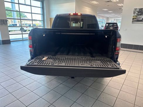 Used 2022 Nissan Frontier PRO-4X w/ Pro-4X Premium Package AWD/4WD image 17
