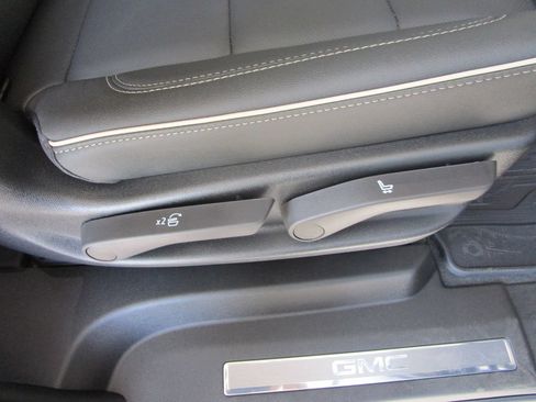New 2026 GMC Yukon XL Elevation w/ Elevation Premium Package RWD image 19