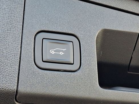 Certified 2025 Cadillac XT4 Premium Luxury image 30