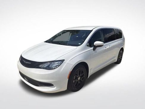Used 2022 Chrysler Voyager LX FWD image 7