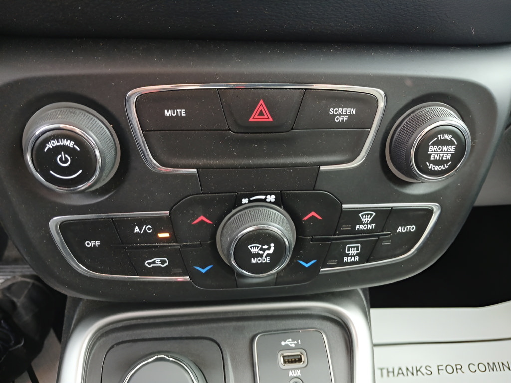 Used 2019 Jeep Compass Latitude w/ Popular Equipment Group AWD/4WD image 17