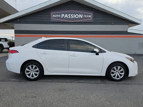 Used 2021 Toyota Corolla LE w/ Carpet Mat Package (TMS) FWD image 6