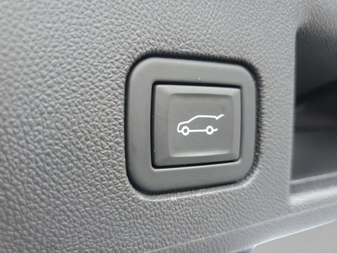 Used 2024 Chevrolet Equinox LT FWD image 8