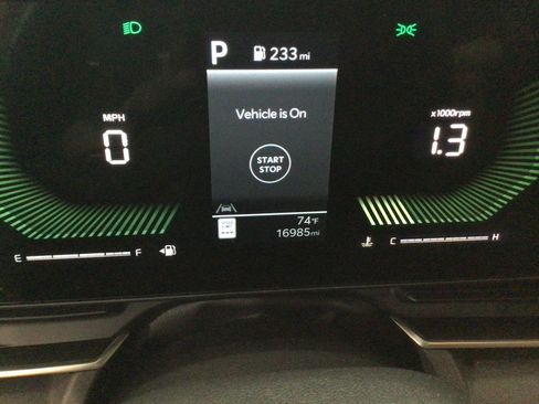 Used 2026 Kia Carnival EX FWD image 4