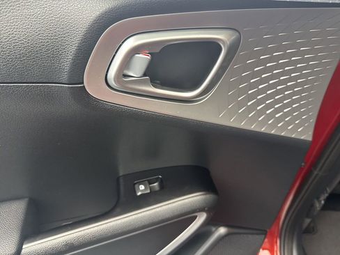 Used 2023 Kia Soul LX w/ LX Technology Package image 33