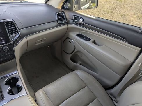 Used 2020 Jeep Grand Cherokee Overland AWD/4WD image 21