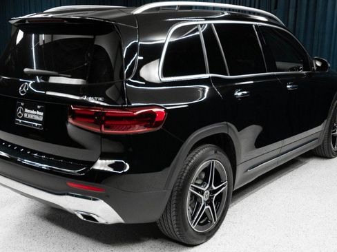 Used 2026 Mercedes-Benz GLB 250 4MATIC image 5