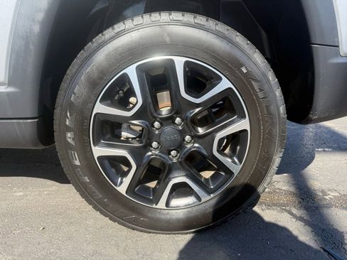 Used 2021 Jeep Compass Trailhawk AWD/4WD image 30