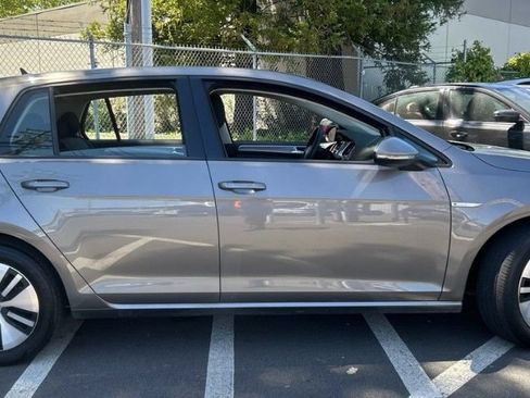 Used 2016 Volkswagen e-Golf SE FWD image 2