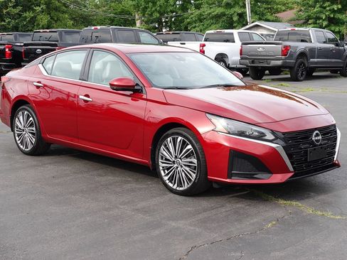 Used 2024 Nissan Altima 2.5 SL AWD/4WD image 4