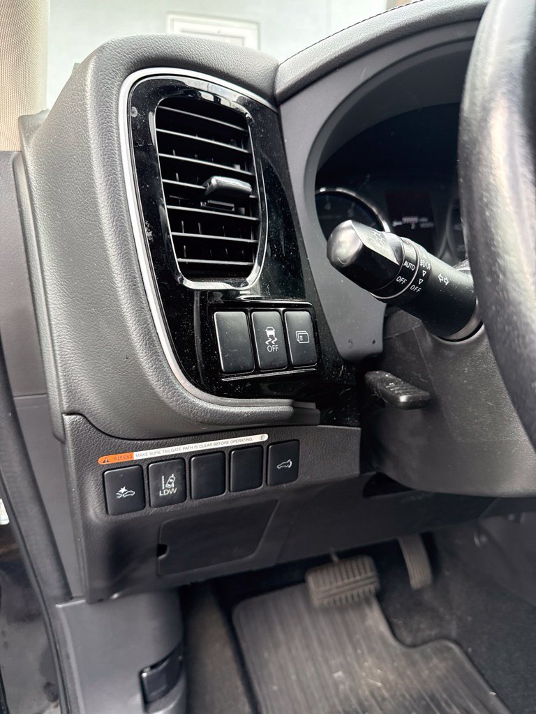 Used 2016 Mitsubishi Outlander SE AWD/4WD image 14