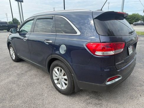 Used 2017 Kia Sorento AWD image 4