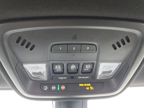 Used 2023 Chevrolet Traverse LT w/ LT Premium Package FWD image 42