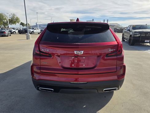 Used 2024 Cadillac XT4 Premium Luxury image 4