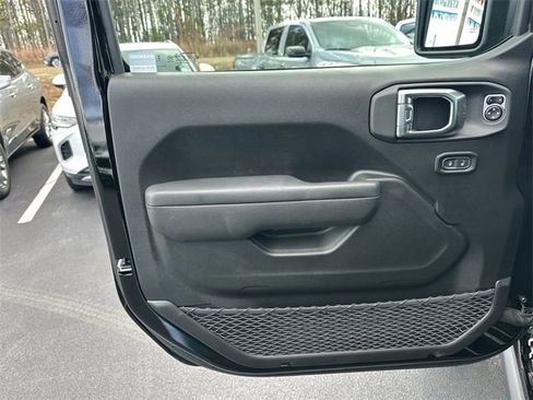 Used 2025 Jeep Gladiator Mojave w/ Convenience Group image 21