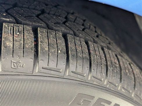 Used 2019 Dodge Challenger R/T w/ Blacktop Package image 9