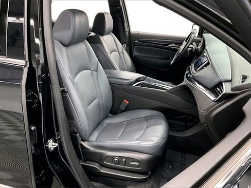Used 2023 Buick Enclave Essence image 7