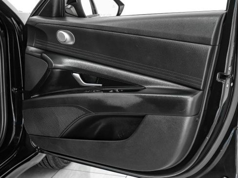 Used 2021 Hyundai Elantra SE w/ Cargo Package image 40