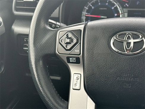 Used 2018 Toyota 4Runner SR5 Premium image 26