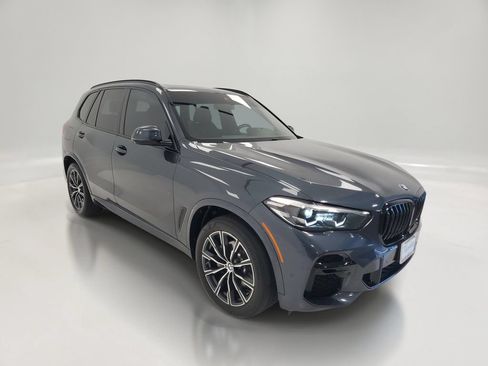 Used 2022 BMW X5 xDrive40i w/ M Sport Package AWD/4WD image 3