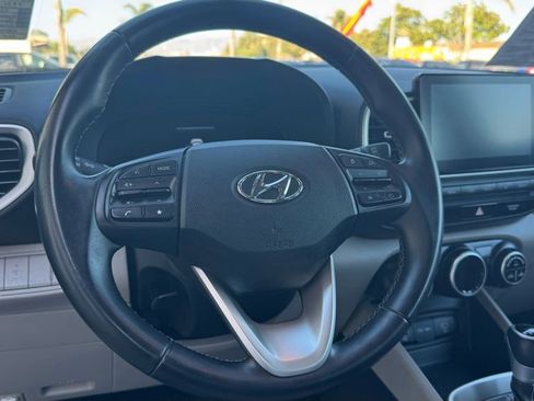Used 2023 Hyundai Venue SEL image 14