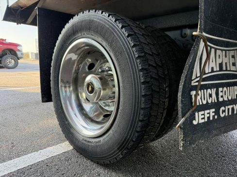 Used 2014 Ford F550 4x4 Regular Cab Super Duty image 14