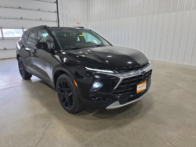 Used 2023 Chevrolet Blazer LT w/ Convenience Package AWD/4WD image 2