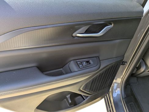 Used 2023 Jeep Grand Cherokee Laredo image 11