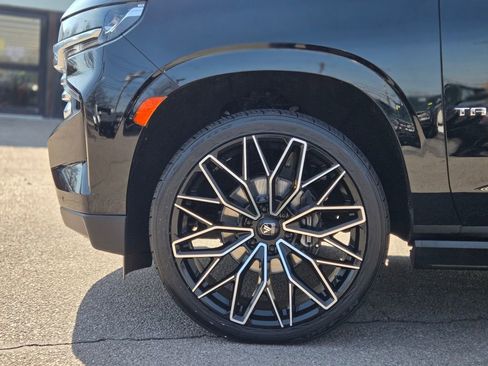 Used 2022 Chevrolet Tahoe High Country w/ Premium Package 2 AWD/4WD image 11