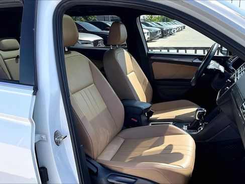 Used 2022 Volkswagen Tiguan SE FWD image 9