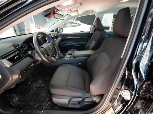 Used 2025 Toyota Camry LE image 9