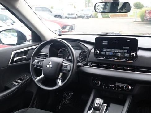 Used 2024 Mitsubishi Outlander SE FWD image 23