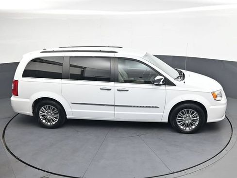 Used 2015 Chrysler Town & Country Touring-L w/ Driver Convenience Group FWD image 31
