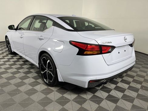 Used 2025 Nissan Altima 2.5 SR FWD image 6