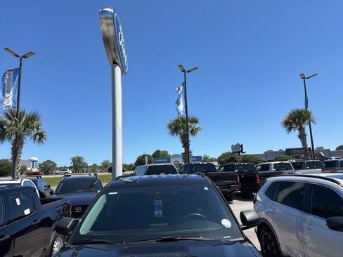 Used 2022 Ford Explorer XLT w/ Equipment Group 202A RWD image 5