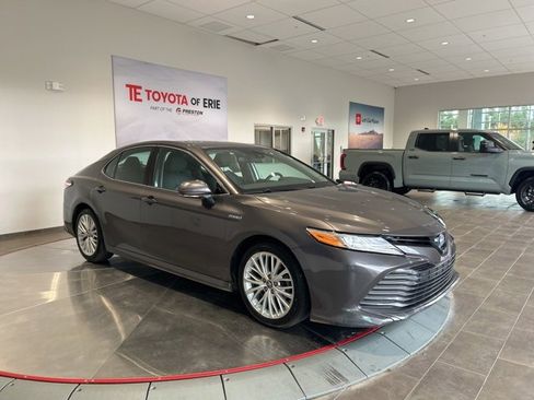 Used 2019 Toyota Camry XLE image 1