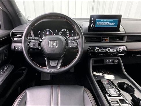 Certified 2025 Honda Pilot TrailSport image 5